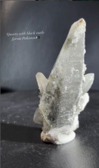 水晶、ブラックルチル共生　スカルドゥ パキスタン産