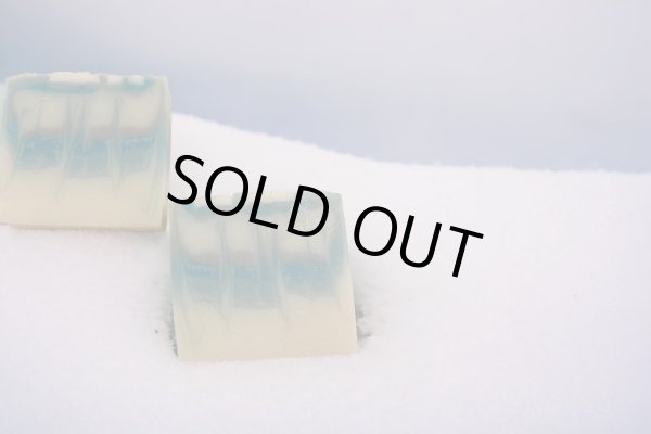 画像2: ナチュラルハンドメイドソープ Blue Snow(約70g) (2)